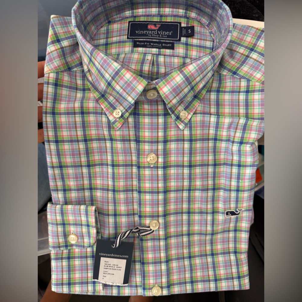 Vineyard Vines Blue and Green Casual Button Down Shirt. NWT